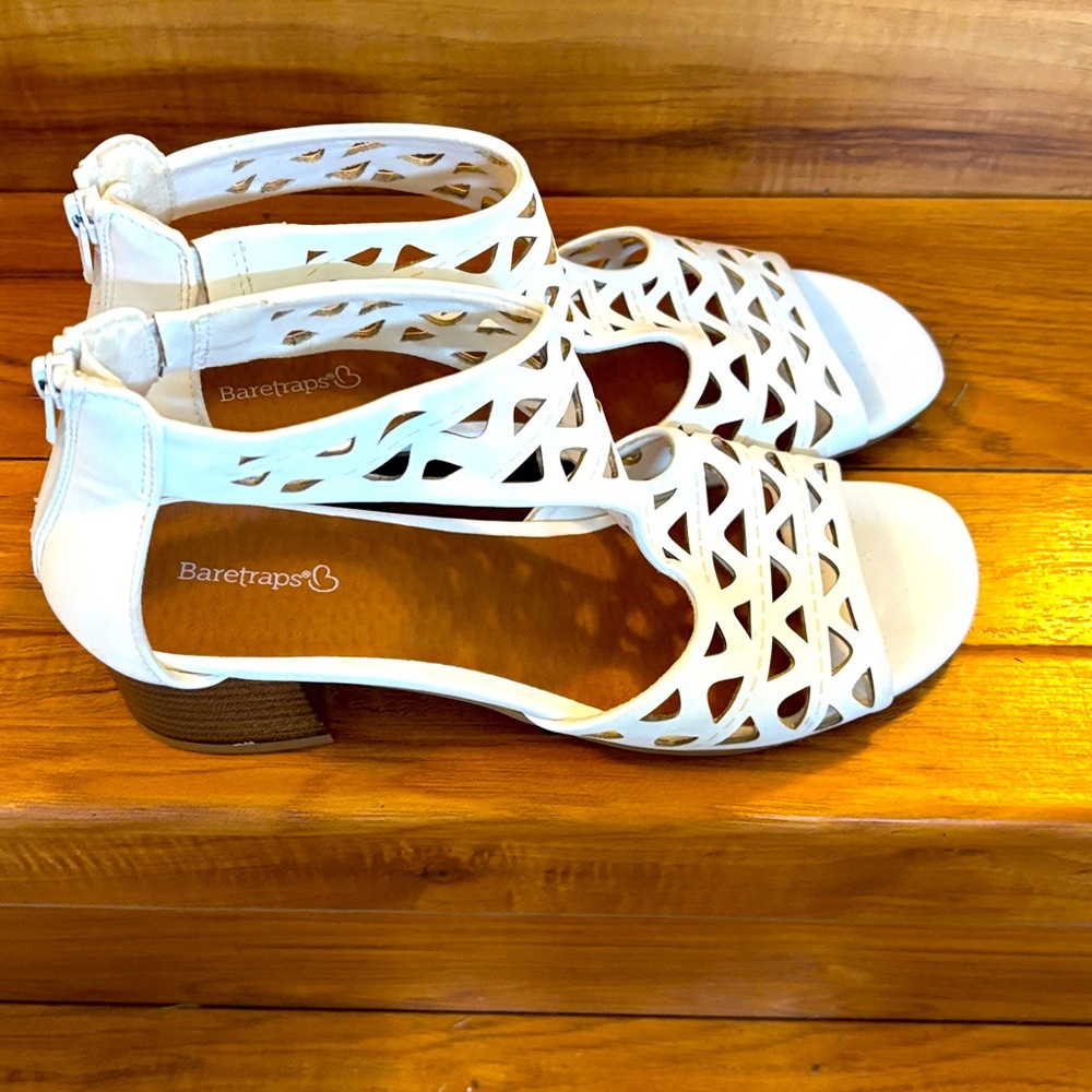 Bandolino White Sandals with Intricate Weave Design